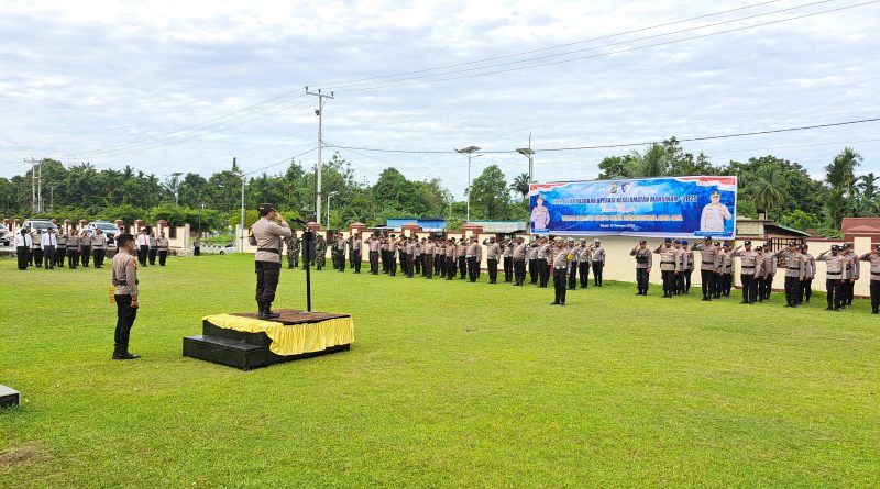 Operasi Keselamatan Mansinam 2025, Kapolres Teluk Wondama Pimpin Apel Gelar Pasukan Operasi Keselamatan Mansinam 2025, Kapolres Teluk Wondama Pimpin Apel Gelar Pasukan